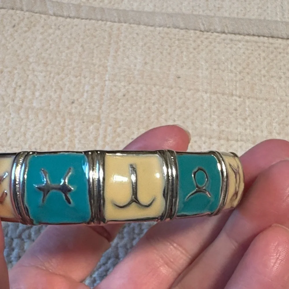 Vintage Astrological Enamel zodaic bracelet made in korea. In EUC - Picture 2 of 7